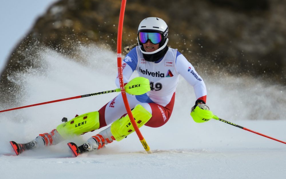 Charlotte Lingg entledigt sich dem Swiss Ski-Rennanzug und fährt künftig für eine andere Nation. – Foto: GEPA pictures