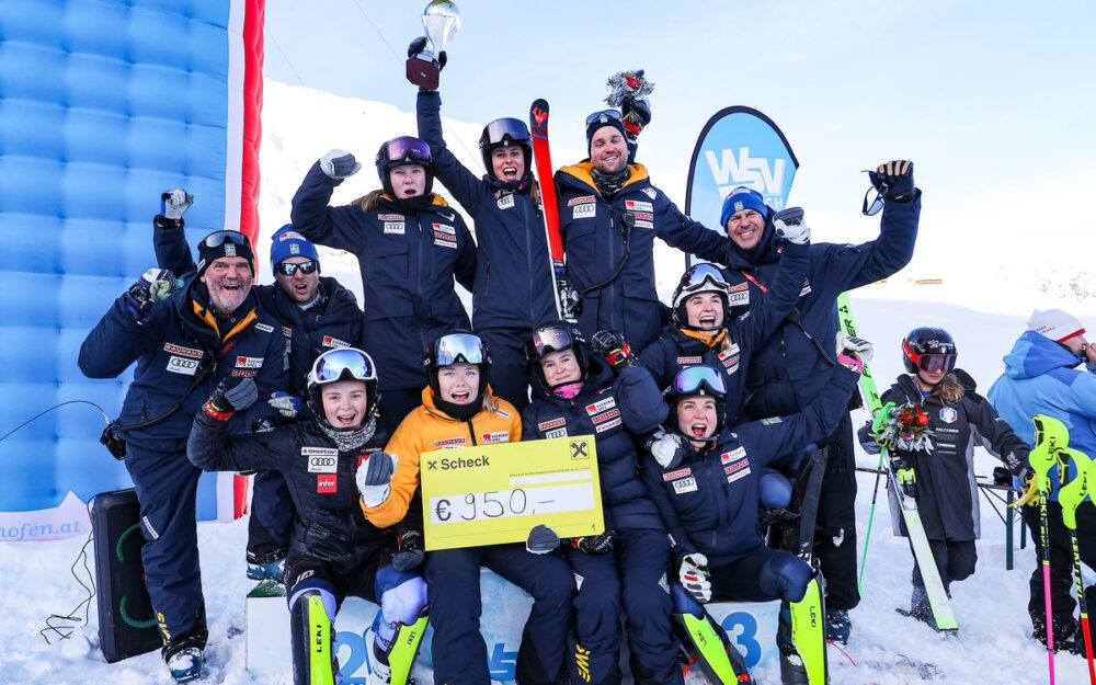 EC: Erster Europacup-Sieg für Liv Ceder Liv Ceder und das schwedische Team freuen sich über den Tagessieg in Hippach. – Foto: GEPA pictures
