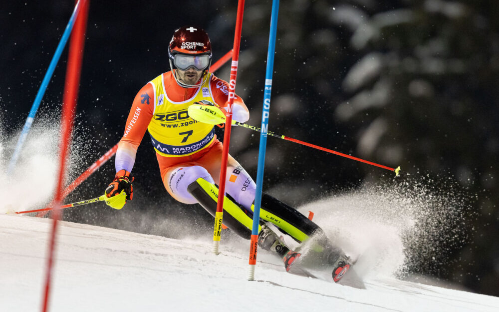 Osis Zwischenzeit: Signalwirkung der Weltcup-Kurssetzung auf den Nachwuchs Weltmeister Loic Meillard im Stangenwald. – Foto: GEPA pictures