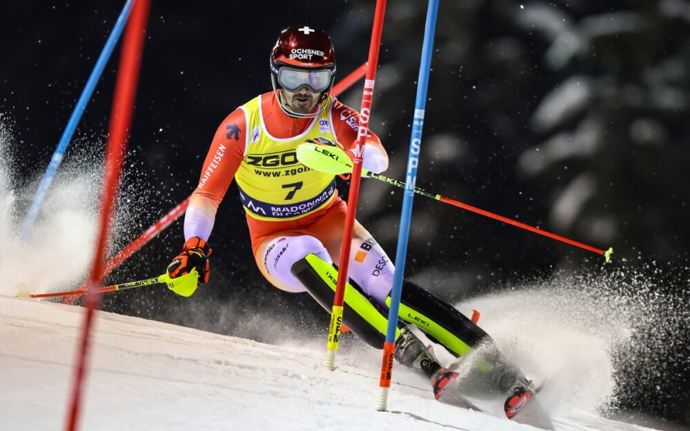 Osis Zwischenzeit: Zielgerichtete Variation im Slalom-Training Slalom-Technik: Loic Meillard. – Foto: GEPA pictures