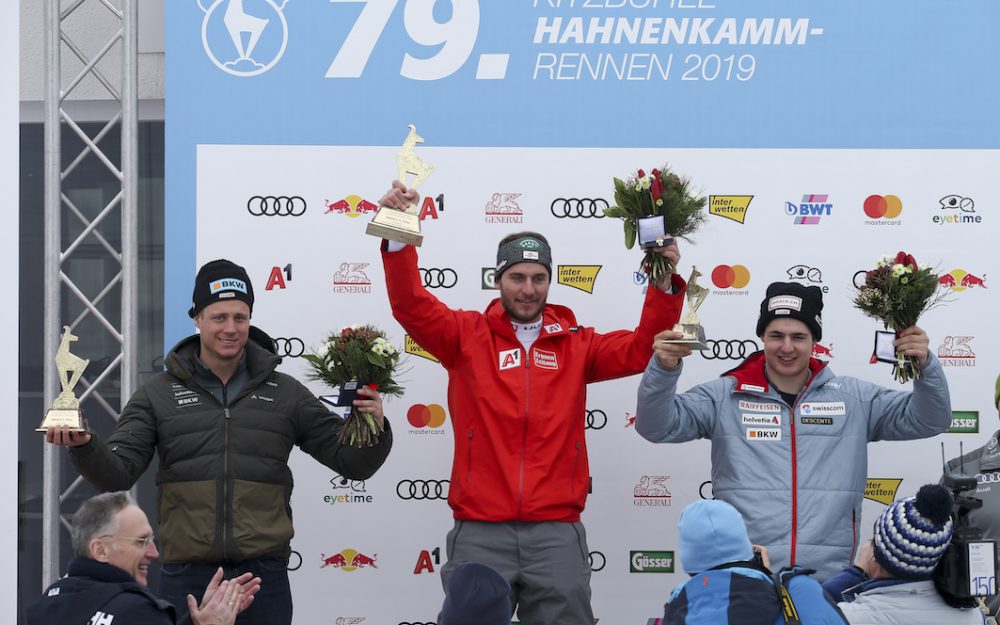 Je eine Gams für Nils Mani, Daniel Danklmaier und Lars Rösti (v.l). – Foto: GEPA pictures