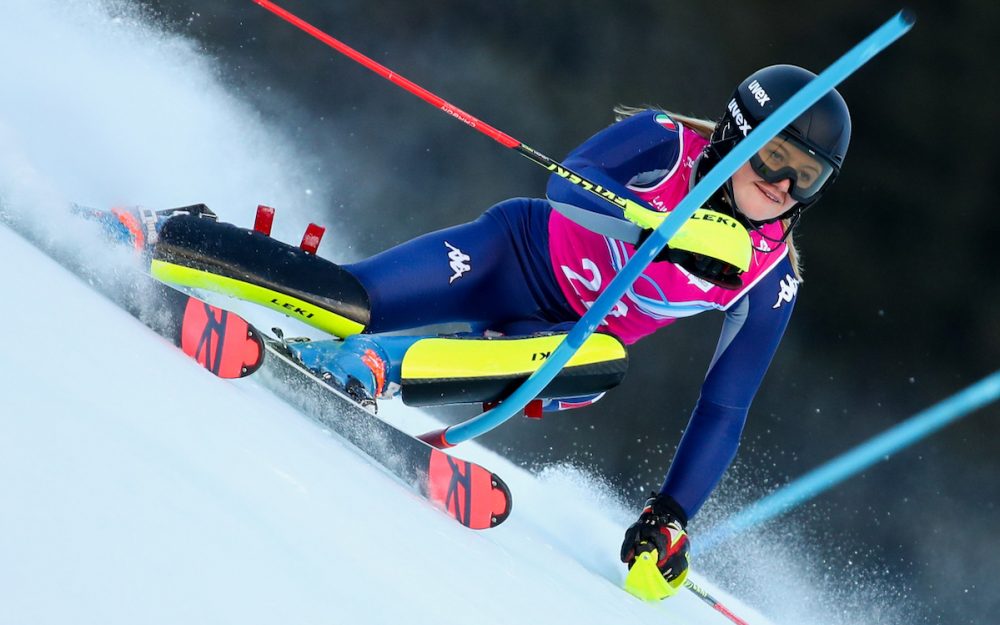 Sophie Mathiou gewinnt die Goldmedaille im Slalom. – Foto: GEPA pictures