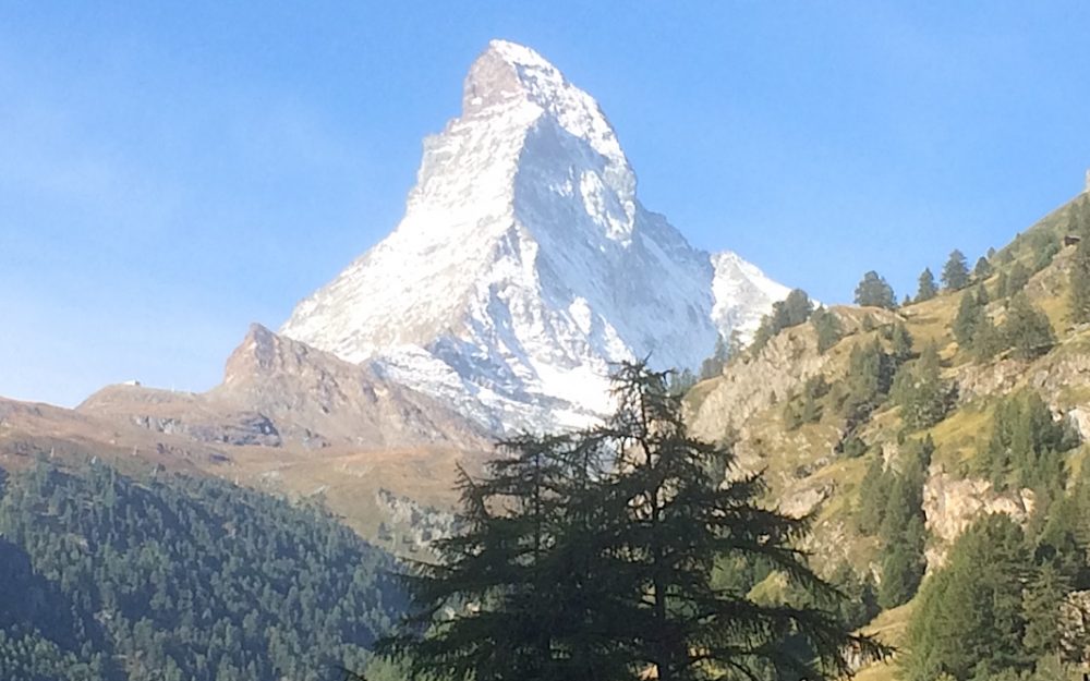 Ist das Matterhorn (Blick von Zermatt) schon bald Teil der Kulisse für ein länderübergreifendes Weltcup-Rennen? – Foto: peg