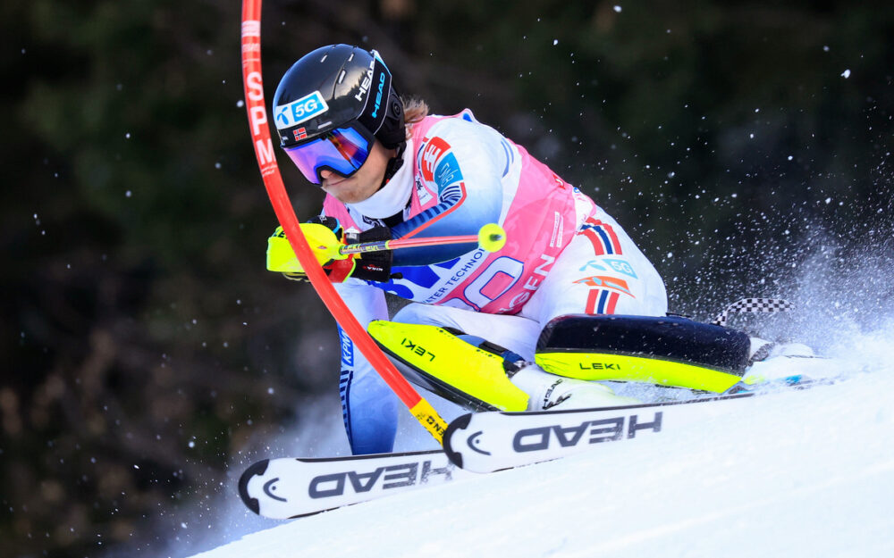 Atle Lie McGrath fährt im 1. Lauf des Weltcup-Slaloms von Wengen die Bestzeit. – Foto: GEPA pictures
