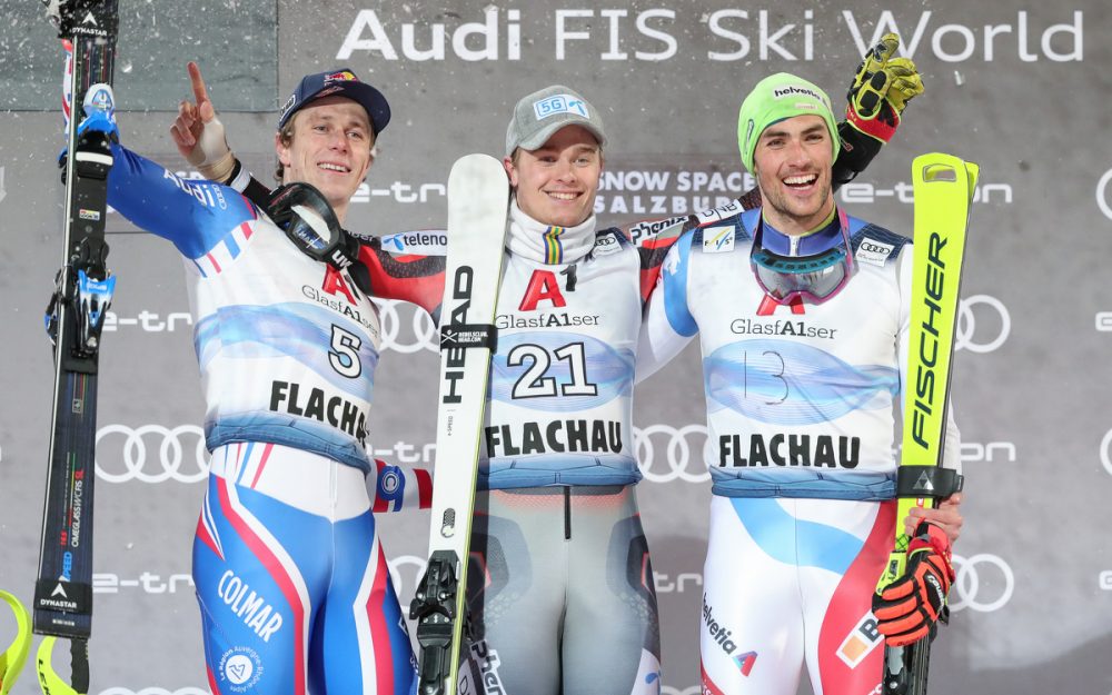 Atle Lie McGrath gewinnt das Nacht-Spektakel von Flachau Atle Lie McGrath (Mitte) freut sich über den ersten Weltcup-Sieg, Clement Noel (links) und Daniel Yule dürfen sich auch freuen.. – Foto: GEPA pictures