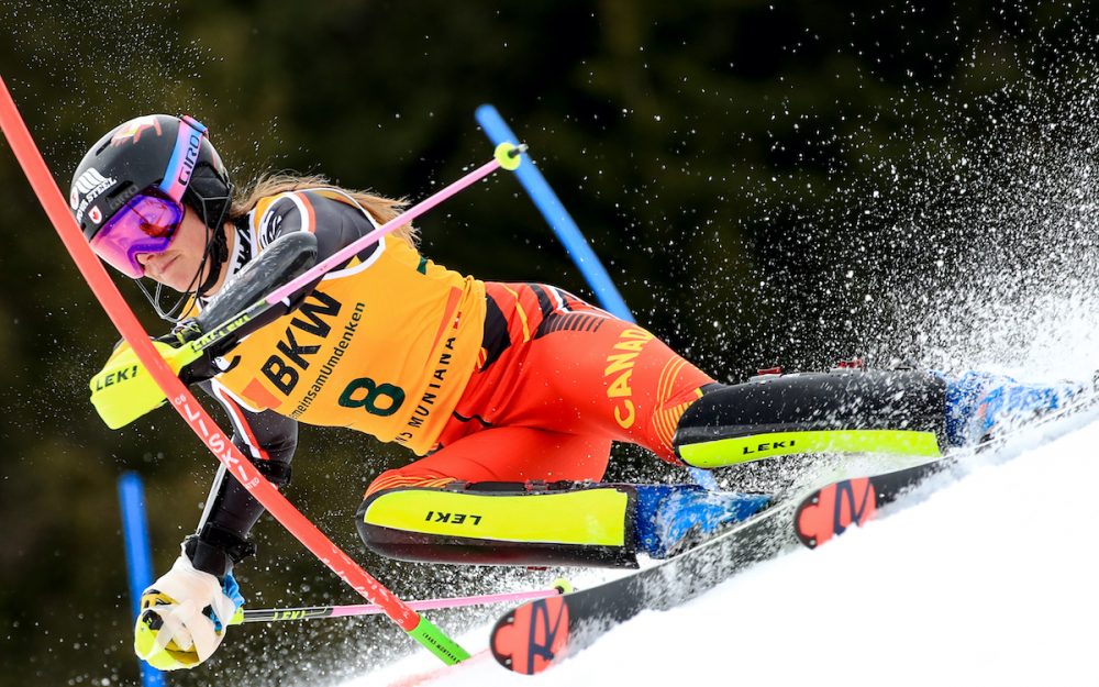„Mitch“ Gagnon fährt mit gebrochener Hand auf Platz 15 Die rechte Hand fest an den Stock getaped und los gehts: Marie-Michele Gagnon beim Kombi-Slalom. – Foto: GEPA pictures