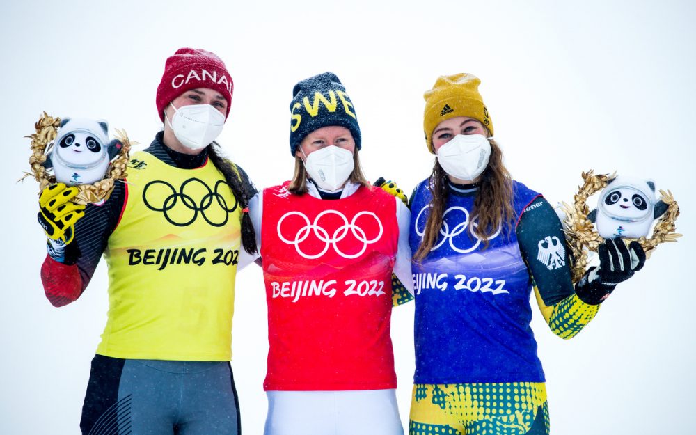 Gold für Sandra Naeslund (Mitte), Silber geht an Marielle Thompson (links) und Bronze holt sich Daniela Maier (GER). – Foto: GEPA picutres