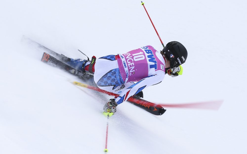 Clement Noel zeigt der Konkurrenz den Rücken und lässt in Wengen alle hinter sich. – Foto: GEPA pictures