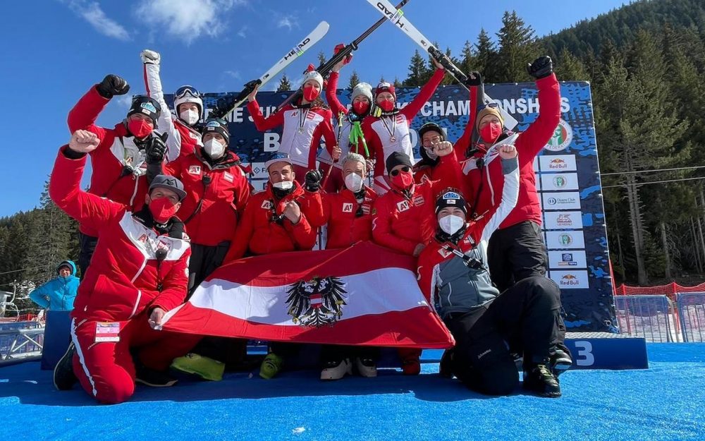 Feiertag für Magdalena Egger, Lena Wechner, Magdalena Kappaurer. und das gesamte Team. – Foto: ÖSV/Schrammel