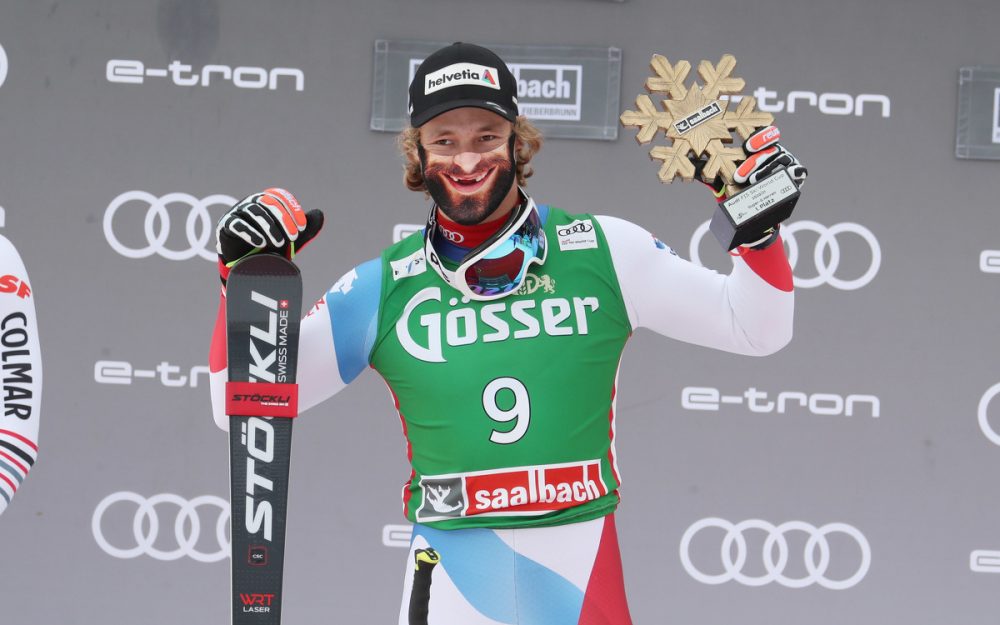 Marco Odermatt freut sich – mit "Murisier-Maske" ausgerüstet – über seinen dritten Weltcupsieg. – Foto: GEPA pictures