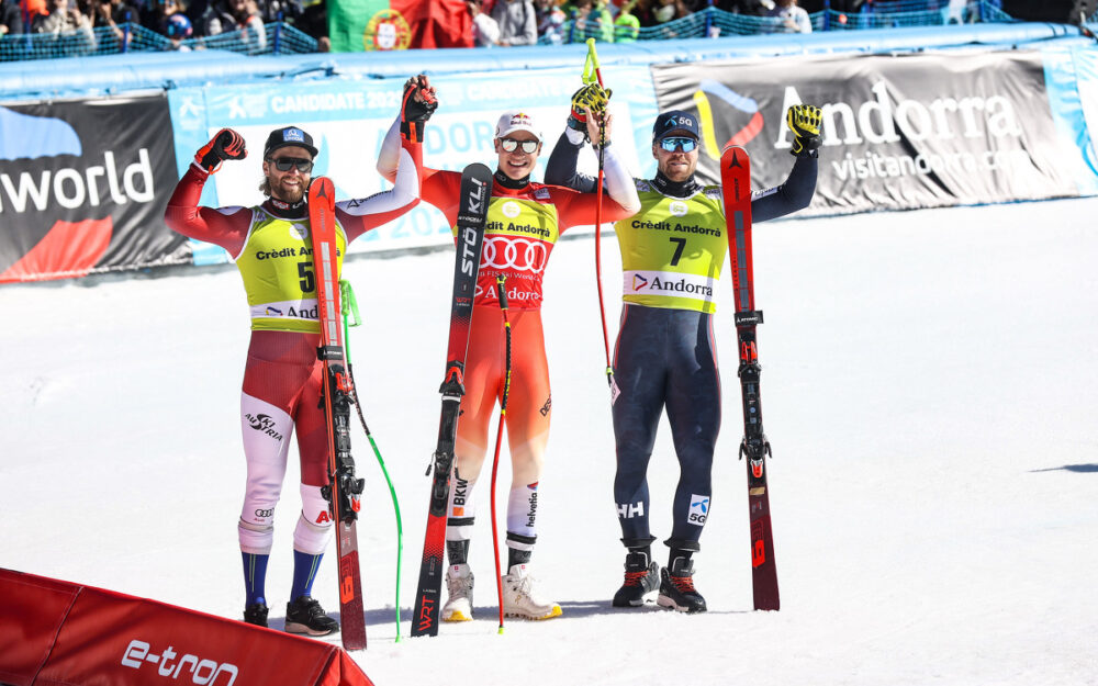 Marco Schwarz, Marco Odermatt und Aleksander Aamodt Kilde (v.l.) bilden das letzte Super-G-Podest des Weltcup-Winters 2022/23. – Foto: GEPA pictures