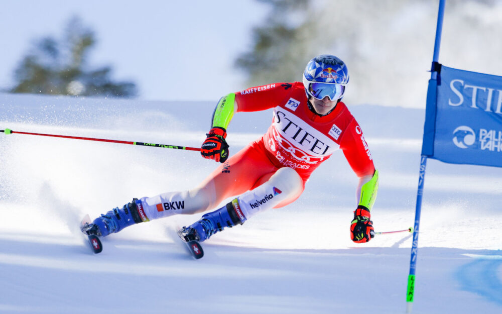 Marco Odermatt auf der "Red Dog"-Piste von Palisades Tahoe unterwegs zur Bestzeit. – Foto: GEPA pictures