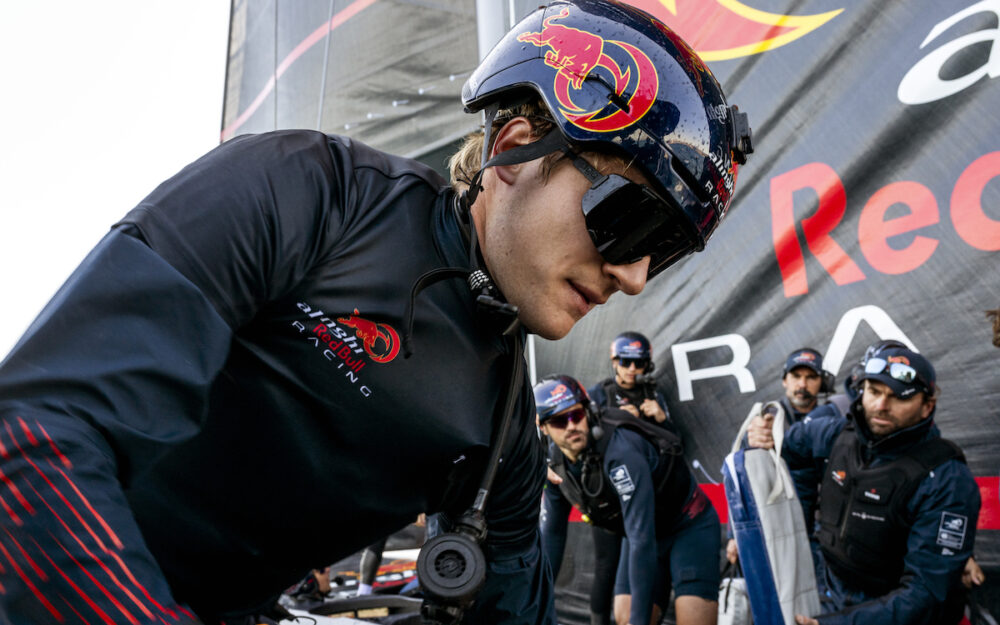 Marco Odermatt – aktiver Gast auf "BoatOne" von Alinghi Red Bull Racing. - Fotos: Alinghi Red Bull Racing / Olaf Pignataro