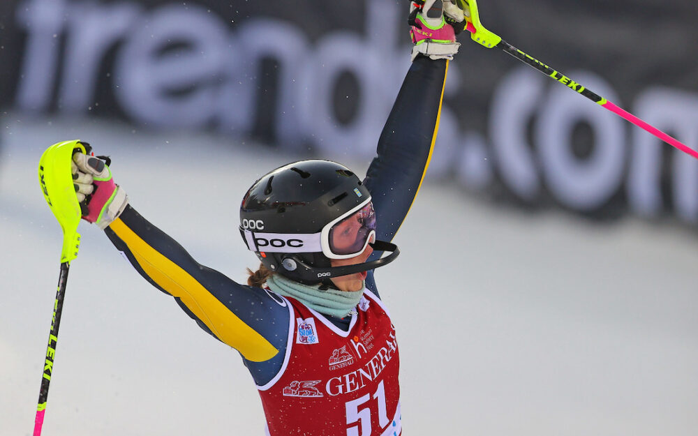 Cornelia Oehlund gewinnt den Europacup-Slalom auf der Aloch-Piste in Pozza di Fassa. – Foto: GEPA pictures