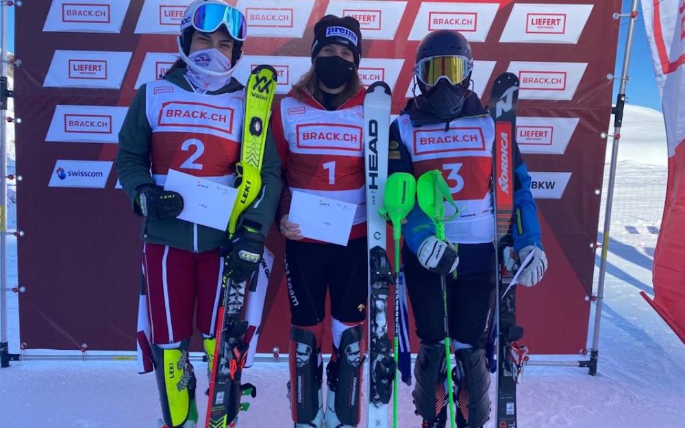 Camille Rast (Mitte), Martina Dubovska (links) und Andreja Slokar bilden das Siegertrio auf der Diavolezza. – Foto: GEPA pictures