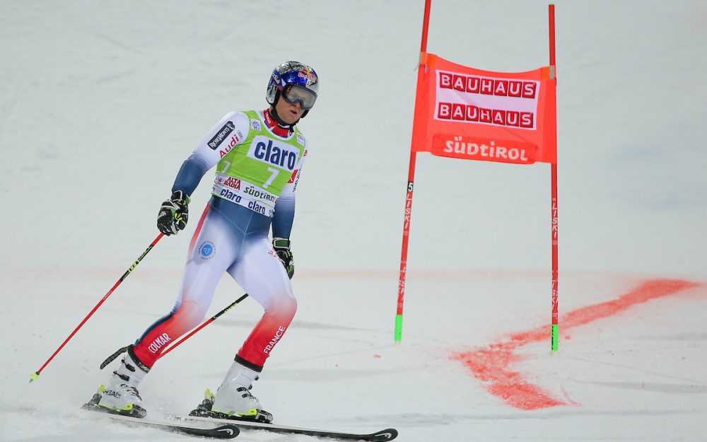 Alexis Pinturault mit Schmerzen und kritischen Worten Kurz nach dem Ausscheiden beim Parallel-Riesenslalom von Alta Badia: Alexis Pinturault. – Foto: GEPA pictures