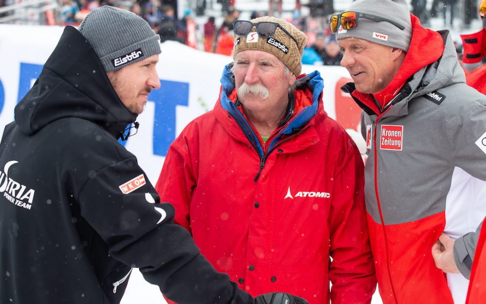 Hirscher-Crew für das Riesen-Team des ÖSV Ferdinand Hirscher (Mitte) und Trainer Michael Pircher (rechts) haben am Erfolg von Marcel Hirscher (links) grossen Anteil. – Foto: GEPA pictures