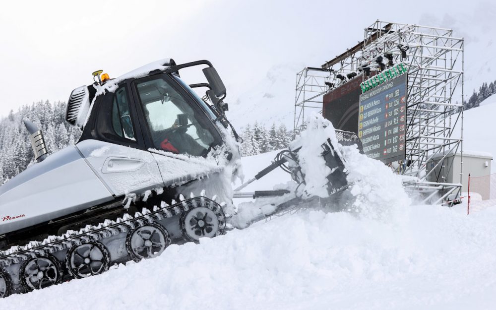 In der Lenzerheide wird das Möglichste getan, damit heute die Abfahrten stattfinden können. – Foto: GEPA pictures