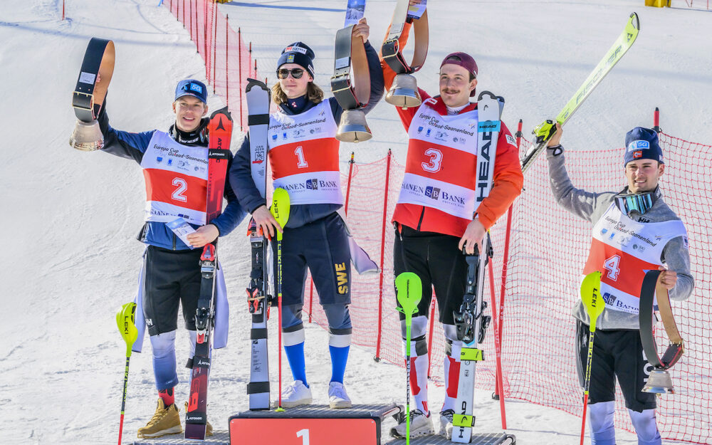 Theodor Braekken, Fabian Ax Swartz, Matthias Iten und Eirik Hystad Solberg bei der Siegerehrung in Saanen . – Fotos: rk-photography.ch