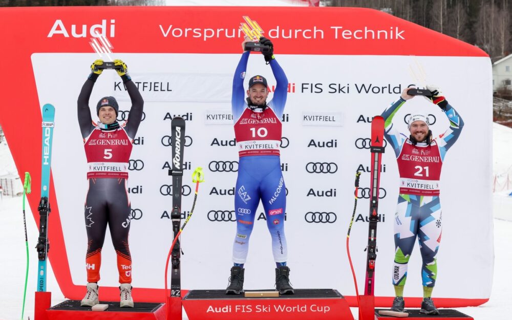 James Crawford, Dominik Paris und Miha Hrobat (v.l.) bei der Siegerehrung. – Foto: GEPA pictures