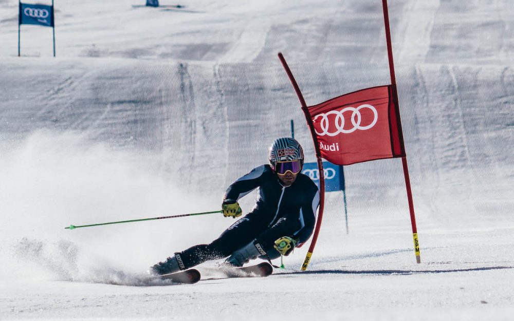 Jetzt ist es fix – VanDeer steigt mit Charlie Raposo in den Weltcup ein Charlie Raposo (Mitte) beim Training mit VanDeer-Material. – Foto: zvg