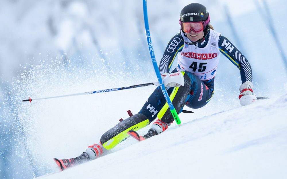 Sara Rask, hier anlässlich des Weltcup-Slaloms von Levi, feiert in Trysil ihre ersten EC-Sieg. – Foto: GEPA pictures