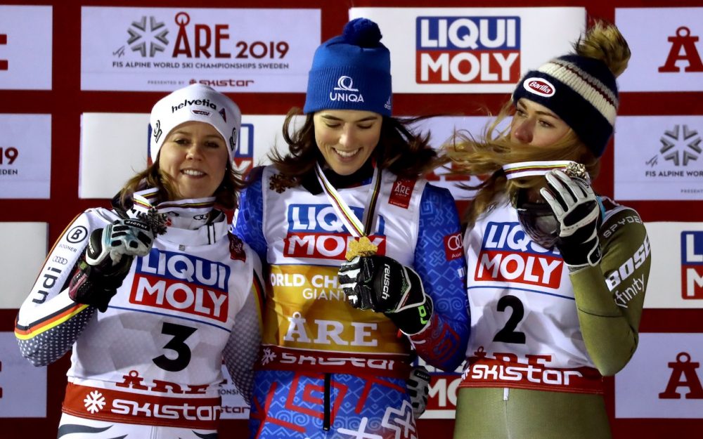 Petra Vlhova holt sich WM-Gold im Riesenslalom. vor Viktoria Rebensburg (links) und Mikaela Shiffrin (rechts) – Foto: GEPA pictures