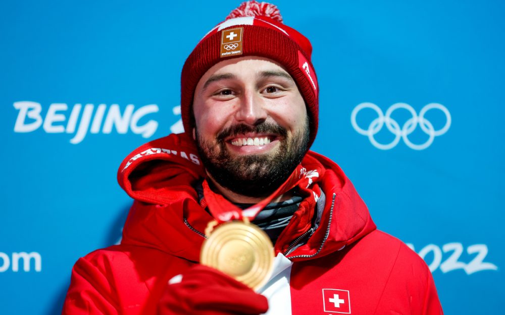 Ryan Regez trägt die Schweizerfahne Ryan Regez. – Foto: GEPA pictures