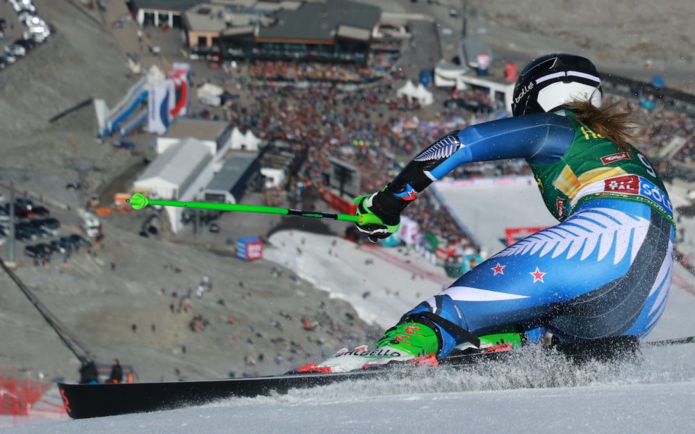 Alice Robinson (17) rast in Sölden ihrem ersten Weltcup-Sieg entgegen. – Foto: GEPA pictures