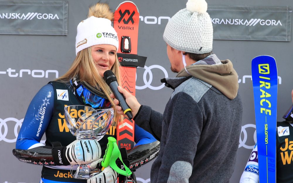 Alice Robinson verlässt Völkl – steht rechts im Bild ihre zukünftige Skimarke? – Foto: GEPA pictures