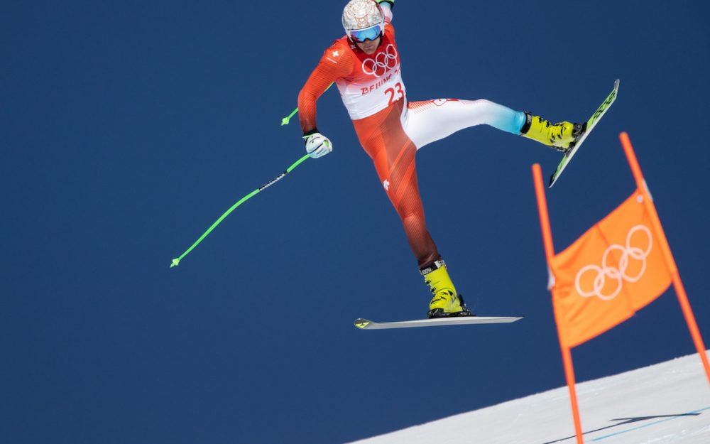 Stefan Rogentin – fliegt nicht ganz stilsicher über eine Kante. - Foto: GEPA pictures