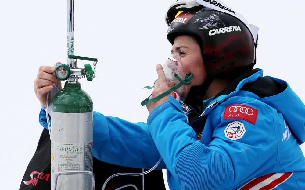 Das Inhalieren von Sauerstoff aus Flaschen bleibt bei FIS-Wettkämpfen verboten. – Foto: GEPA pictures