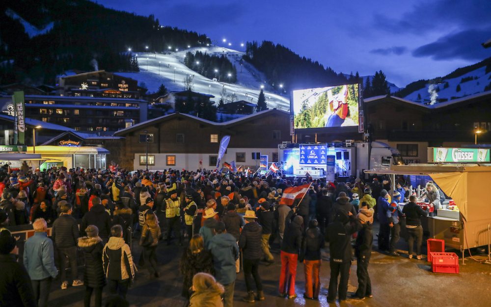 Saalbach-Hinterglemm (im Hintergrund die Pisten am Zwölferkogel) wird die Ski-WM 2025 ausrichten. – Foto: GEPA pictures