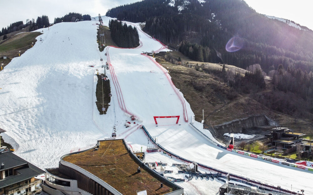 Wenig Schnee und hohe Temperaturen beim Weltcup-Final von Saalbach. – Foto: GEPA pictures