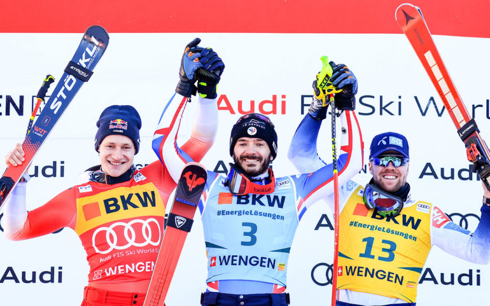 Cyprien Sarrazin (Mitte) gewinnt den Super-G am Lauberhorn vor Marco Odermatt (links) und Aleksander Aamodt Kilde. – Foto: GEPA pictures