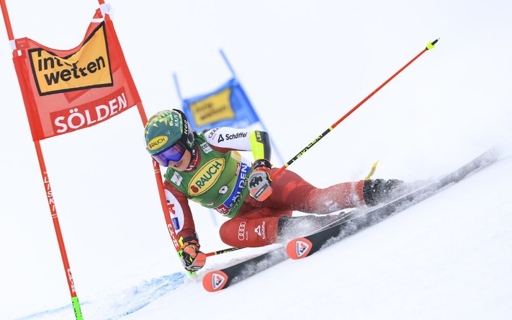 Julia Scheib führt in Sölden nach Traumlauf deutlich Julia Scheib unterwegs zur Bestzeit im 1. Lauf des Riesenslaloms von Sölden. – Foto: GEPA pictures
