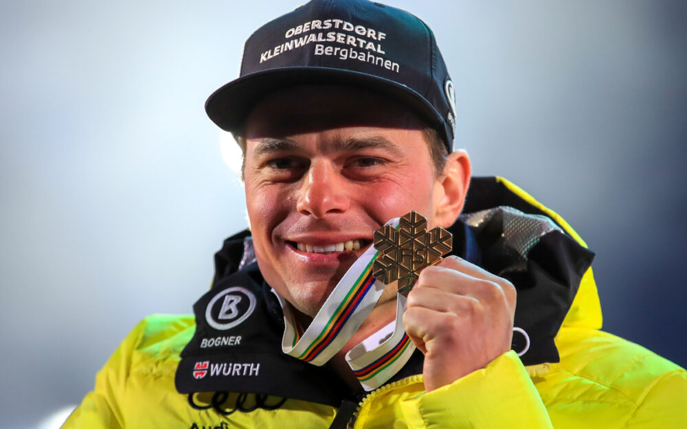 Alexander Schmid, Weltmeister im Parallelrennen, ist Deutschlands Skisportler des Jahres 2023. - Foto: GEPA pictures