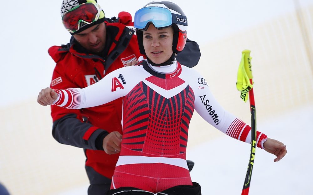 Die Trainingsschnellste Nicole Schmidhofer bei den Startvorbereitungen. – Foto: GEPA pictures