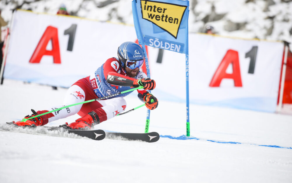 Ein Marco führt nach dem 1. Lauf, es ist aber nicht Odermatt Marco Schwarz liegt nach dem 1. Lauf des Riesenslaloms von Sölden in Führung. – Foto: GEPA pictures