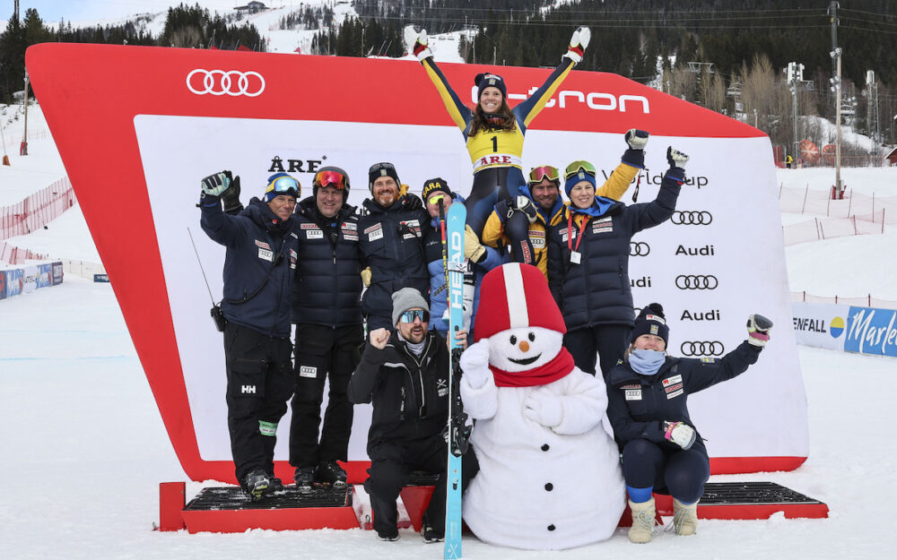 Sara Hector und Teile des schwedischen Teams beim jubeln. – Foto: GEPA pictures