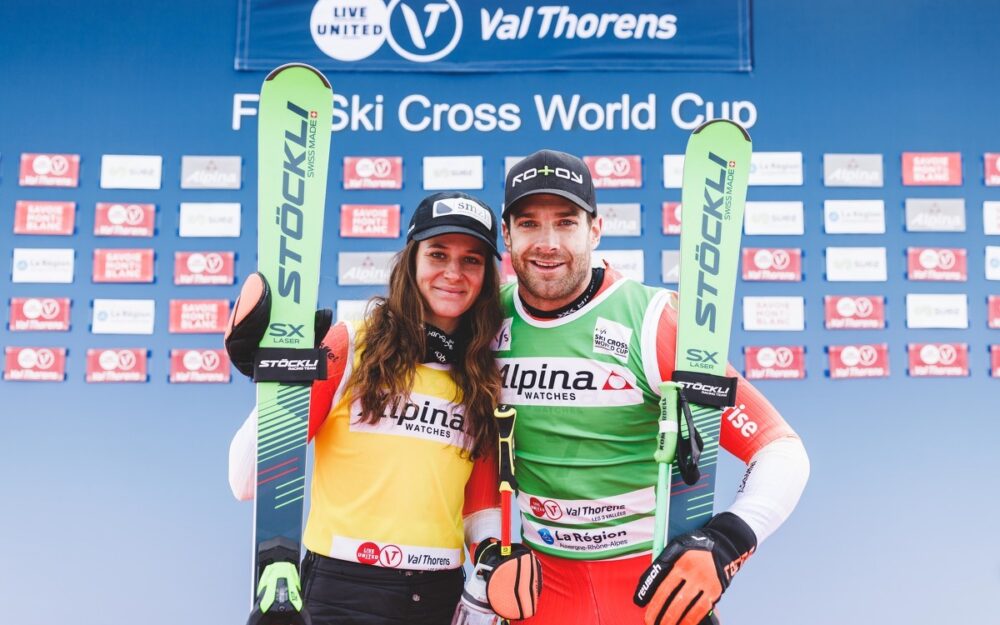 Jonas Lenherr (links) und Talina Gantenbein schaffen es in Val Thorens zum Weltcup-Auftakt jeweils auf Platz 3. – Fotos: GEPA pictures