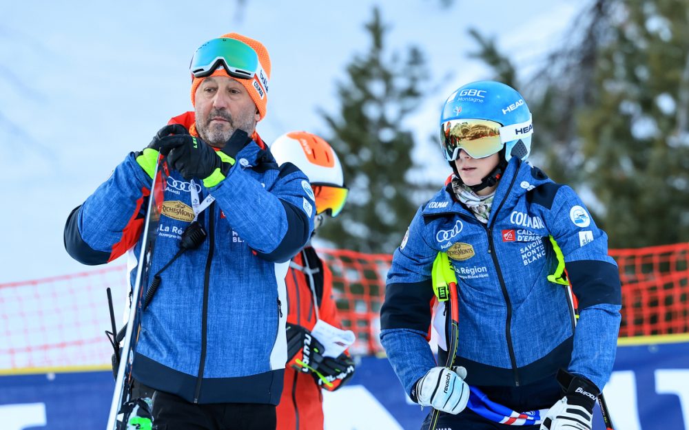 Alberto Senigagliesi (links) mit Laura Gauche. Der Italiener wechselt vom französischen Skiverband als Renndirektor zum Weltverband FIS. – Foto: GEPA pictures