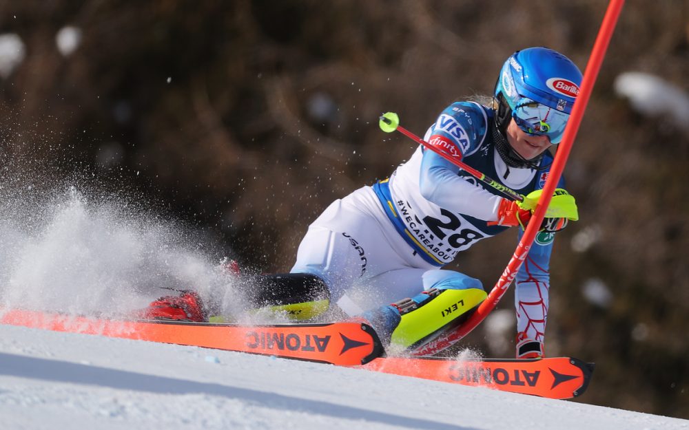 Mikaela Shiffrin holt sich mit einer starken Fahrt im Slalom den WM-Titel in der Kombination. – Foto: GEPA pictures
