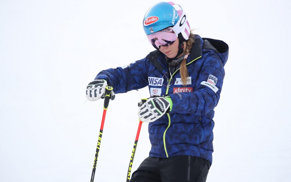 Mikaela Shiffrin führt, Schweizerinnen mit Verspätung im Ziel Die Konzentrationsphase hat genützt. Mikaela Shiffrin liegt beim Slalom von Killington an der Spitze. – Foto: GEPA pictures