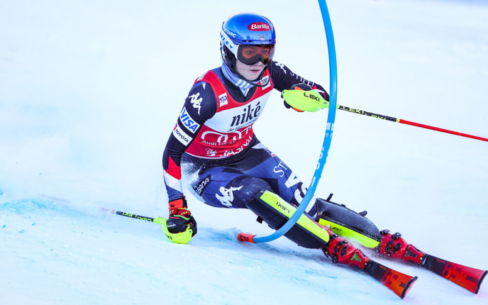Sie war wieder einmal die Schnellste im 1. Lauf: Mikaela Shiffrin führt im Weltcup-Slalom von Jasna klar. – Foto: GEPA pictures