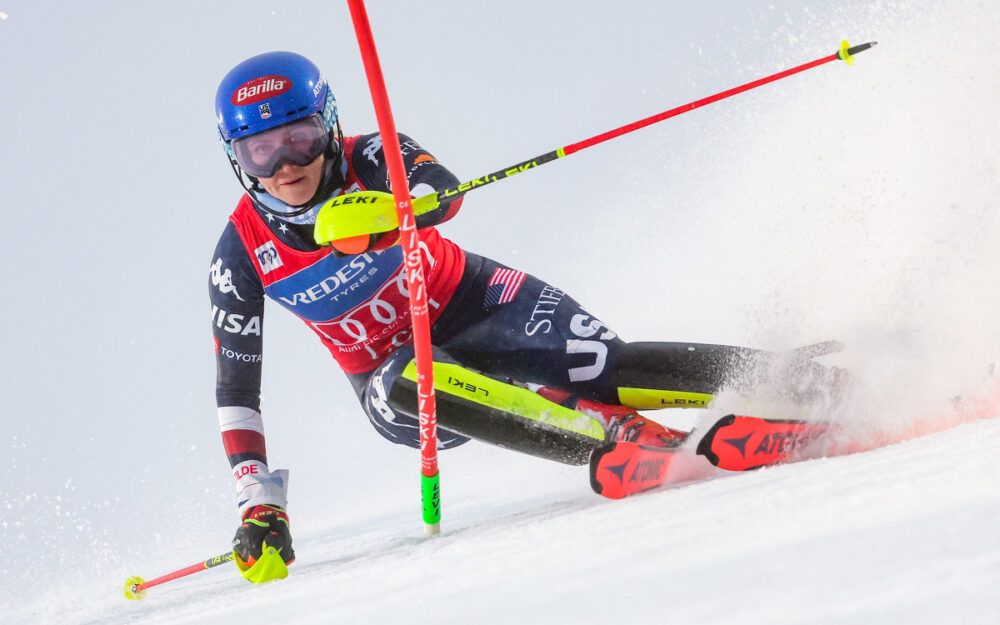 Mikaela Shiffrin unterwegs Richtung Weltcupsieg Nummer 98 Mikaela Shiffrin war im ersten Lauf des Slalom-Winters 2024/25 die Schnellste. – Foto: GEPA pictures