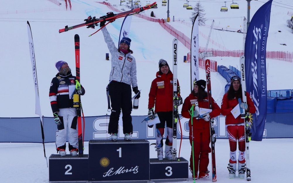 Tessa Worley, Ida Dannewitz, Wendy Holdener, Stephanie Jenal und Rosina Schneeberger bei der Siegerehrung. – Foto: zvg / Andreas Maduz, St. Moritz Tourismus