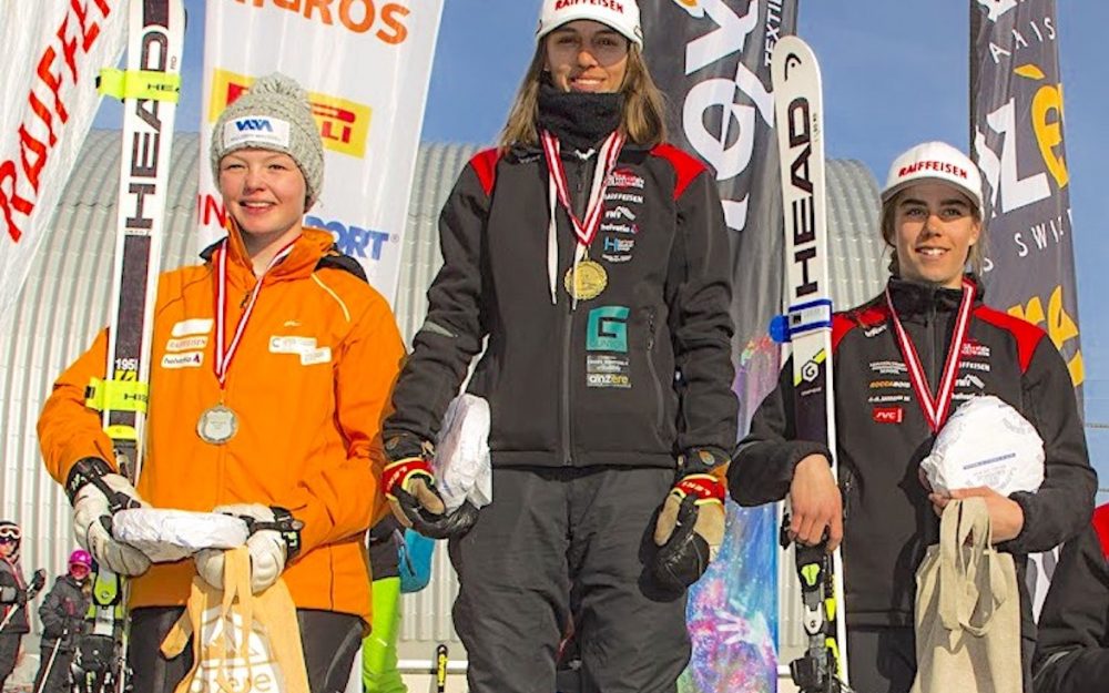 Malorie Blanc (Mitte) konnte sich zwei Mal als Siegerin feiern lassen. – Foto: zvg / Ski Valais