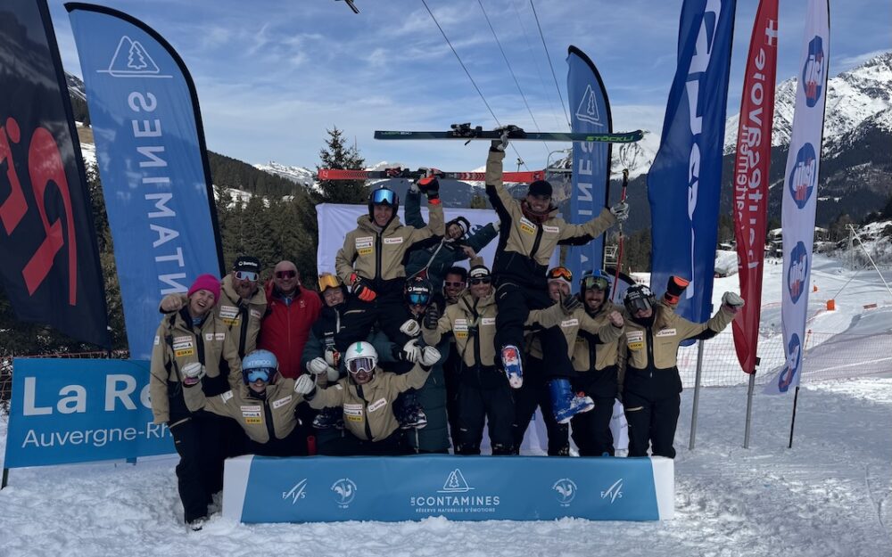 Das Skicross-Team von Swiss Ski in Feierlaune. – Foto: zvg / SwissSkicrossTeam