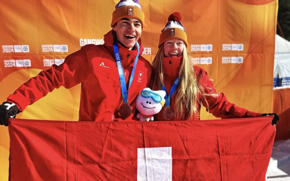 Lorenzo Rosset und Valentine Lagger gewinnen die Bronzemedaille beim Skicross-Team-Event in Gangwon. – Foto: zvg